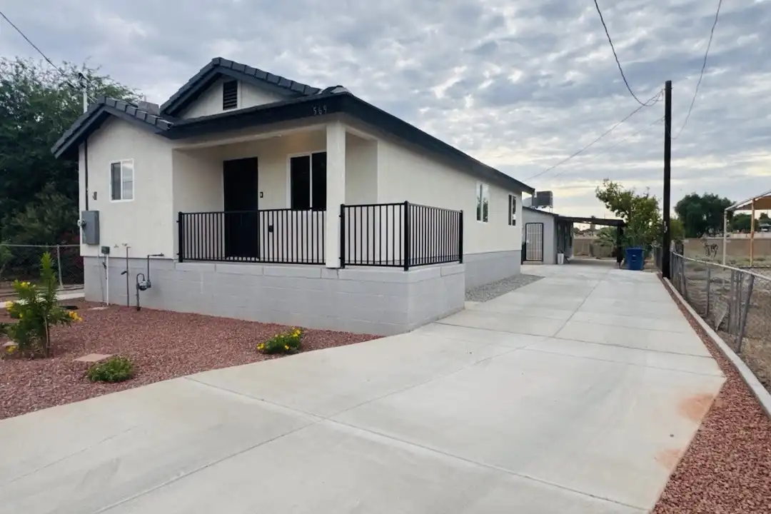 569 S 15th Ave unit A – photo 1
