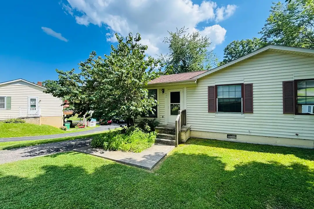 145 Thelma Ln NE – photo 1 of 11