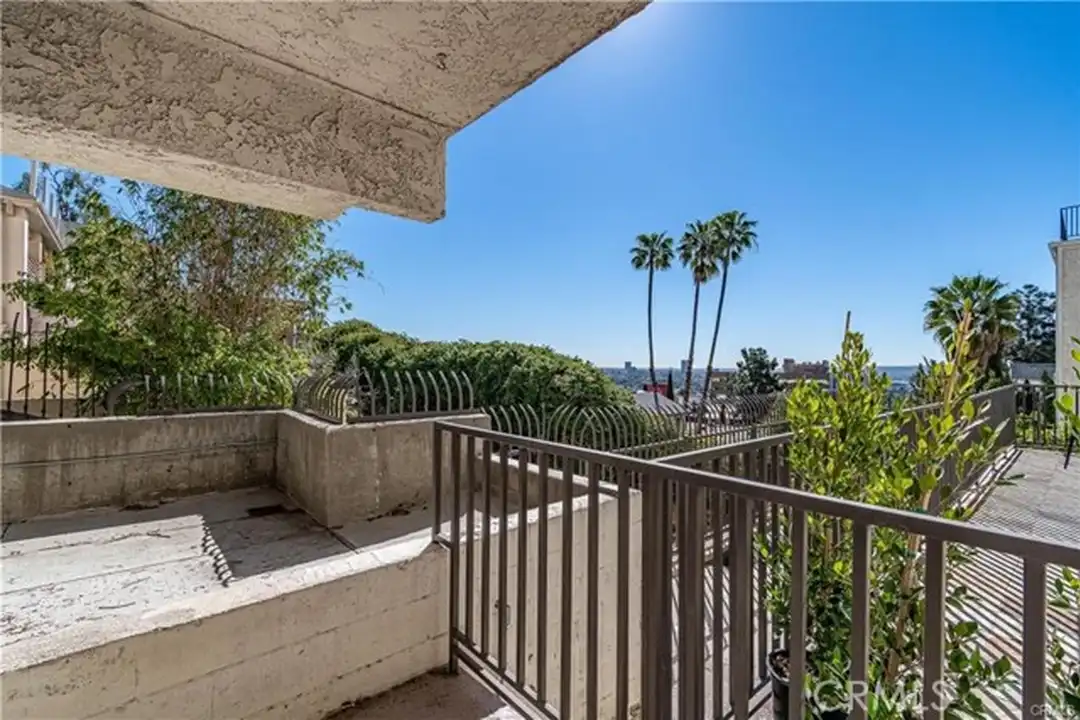 Apartment in West Hollywood - More