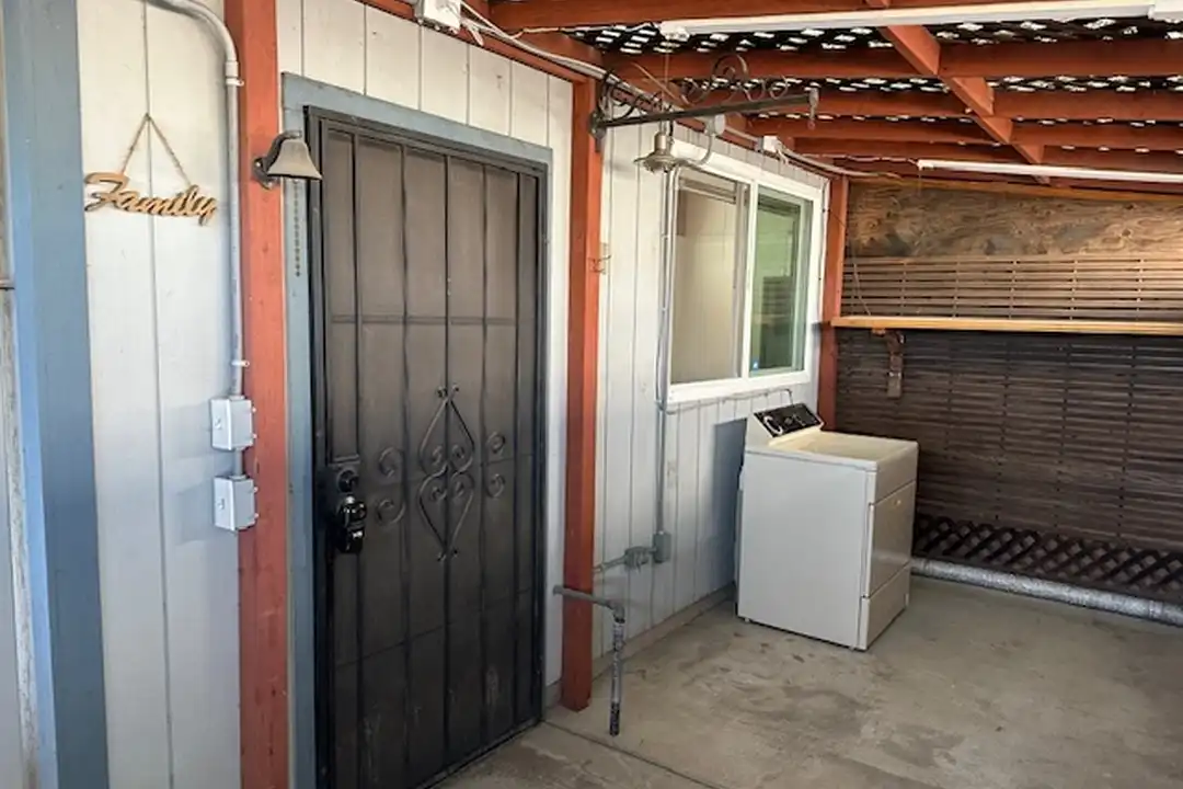 310 W Lupton St – photo 1 of 27