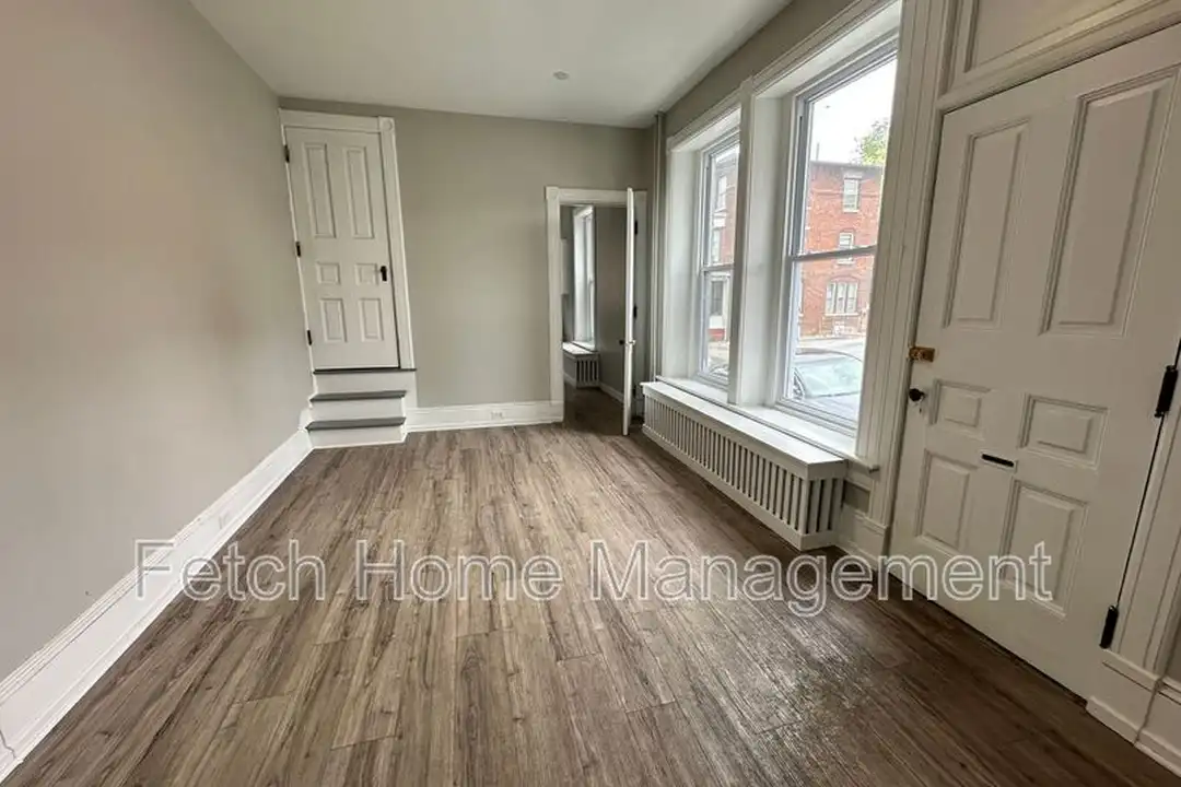 701 Walnut St unit 1 - View 5