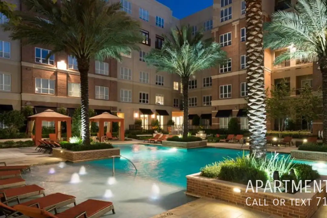 Apartment in Houston, Rice Village, University Place - View 2