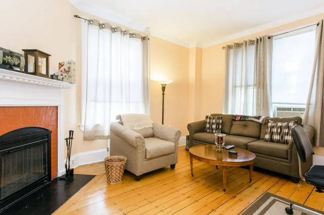 82 Highland St - More