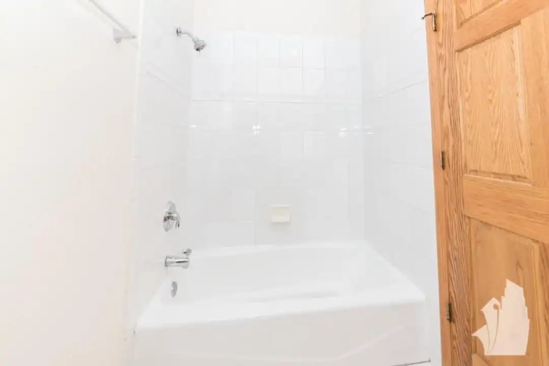 2539 N Southport Ave – pohled 4