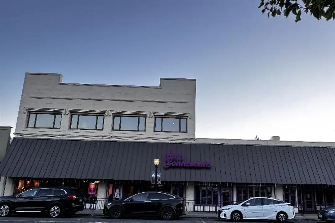329 N Mt Shasta Blvd – photo 1 of 8
