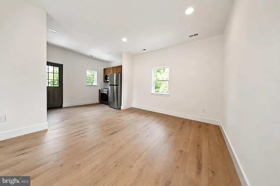 10 Myrtle Ave #B – photo 1 of 16