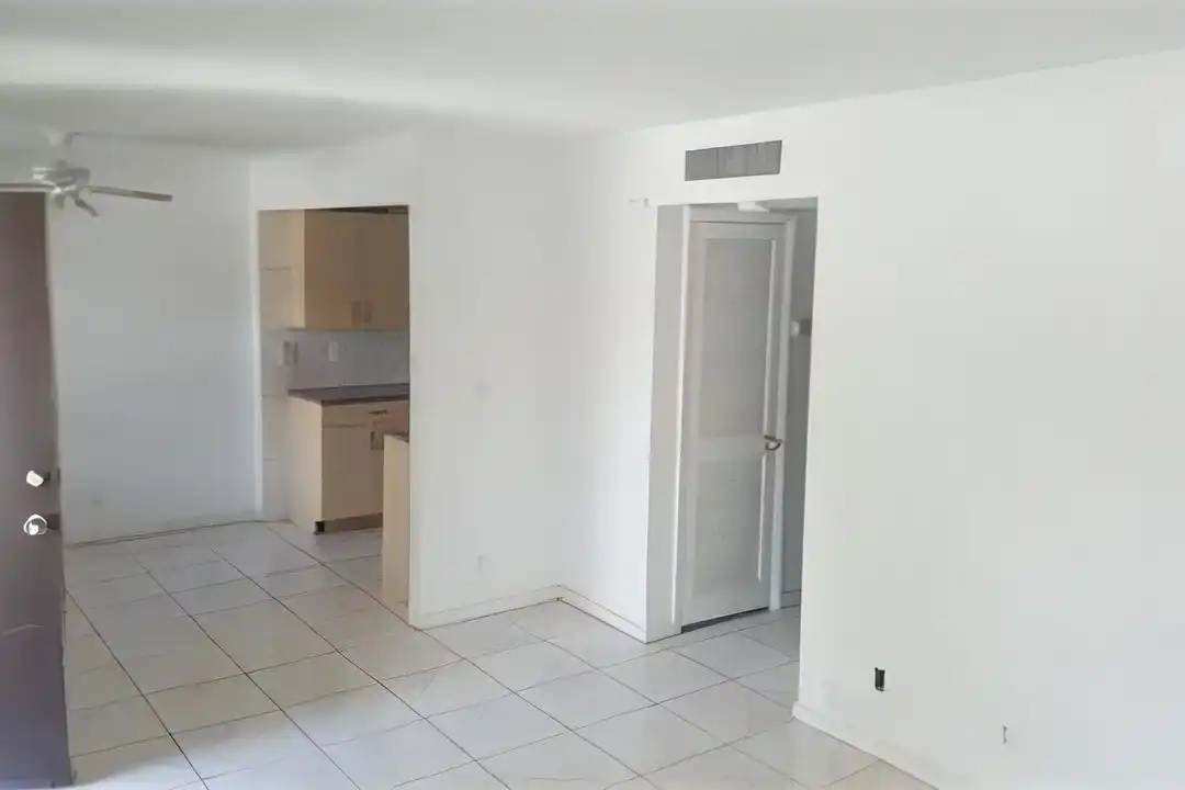 Apartment in Deerfield Beach - View 3