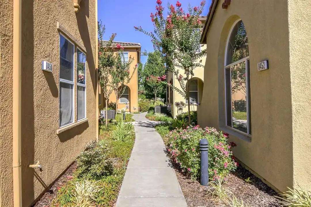 8464 Crystal Walk Cir - View 2