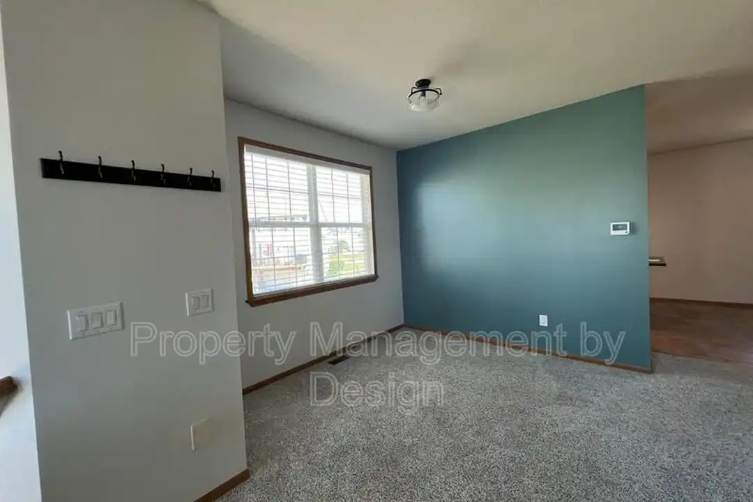 1005 NE Kamies Ln unit 1 - View 3