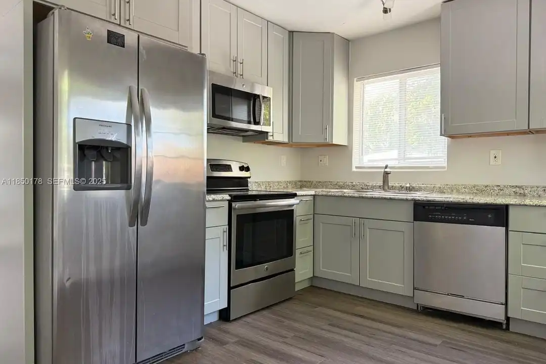 600 NW 18th Ave unit #E - View 3