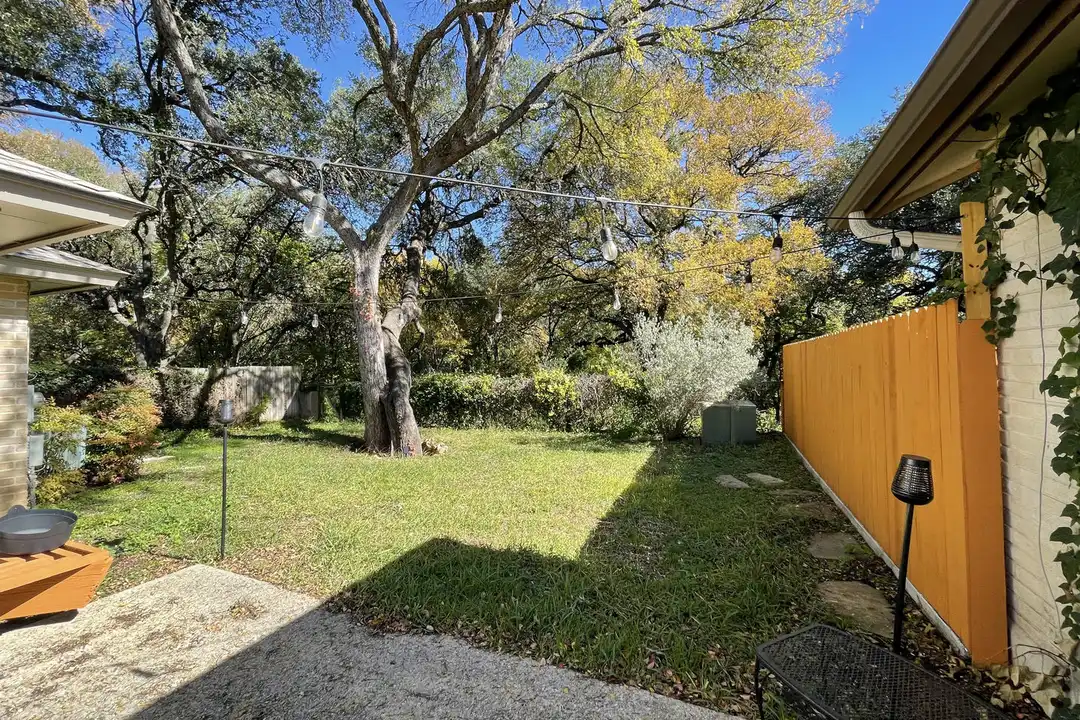 3718 Hunters Cir - View 4