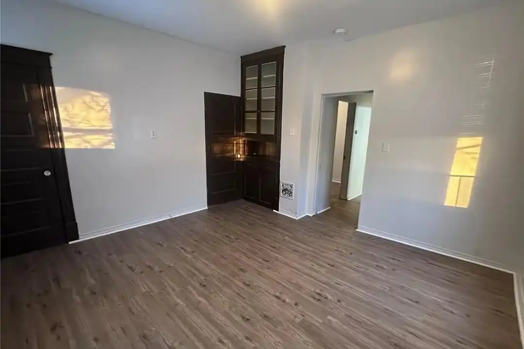 3829 S Compton Ave unit A – photo 1