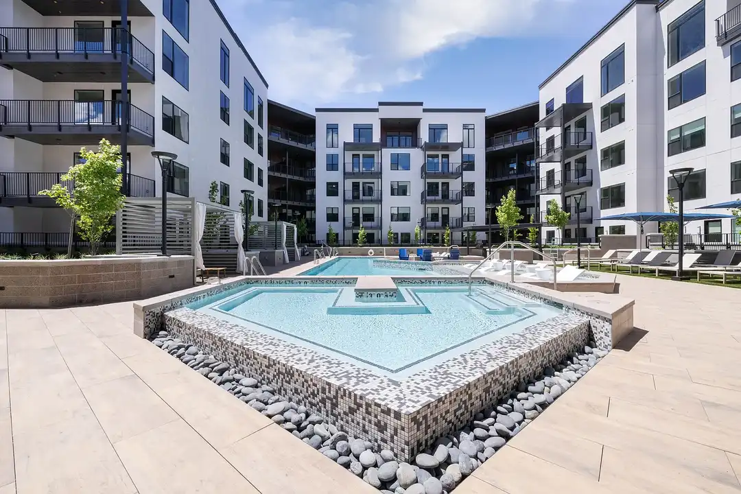 Grandeur Apartments - View 5