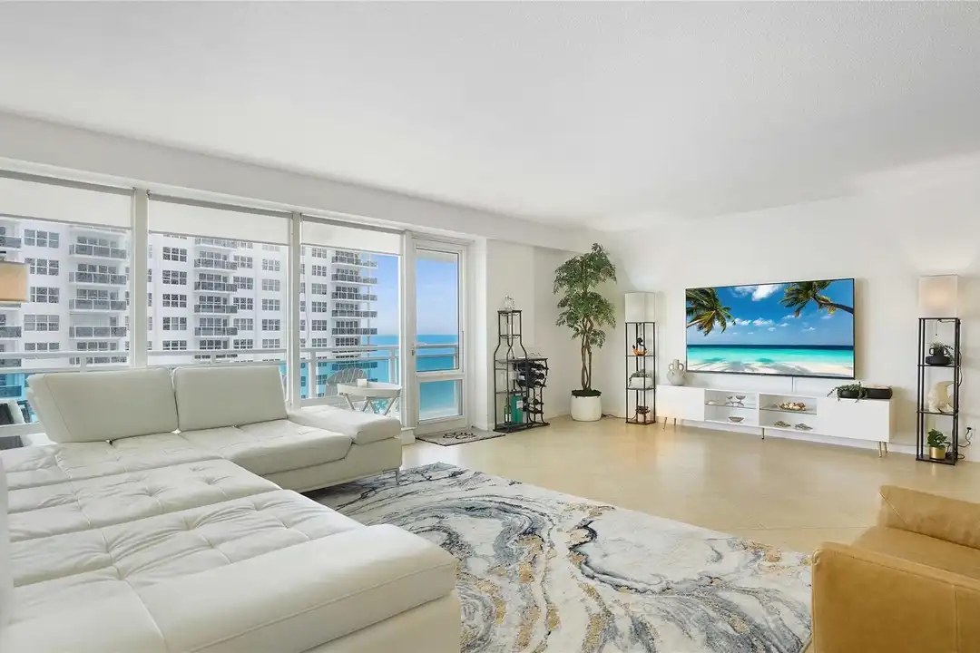 Apartment in Fort Lauderdale - View 3
