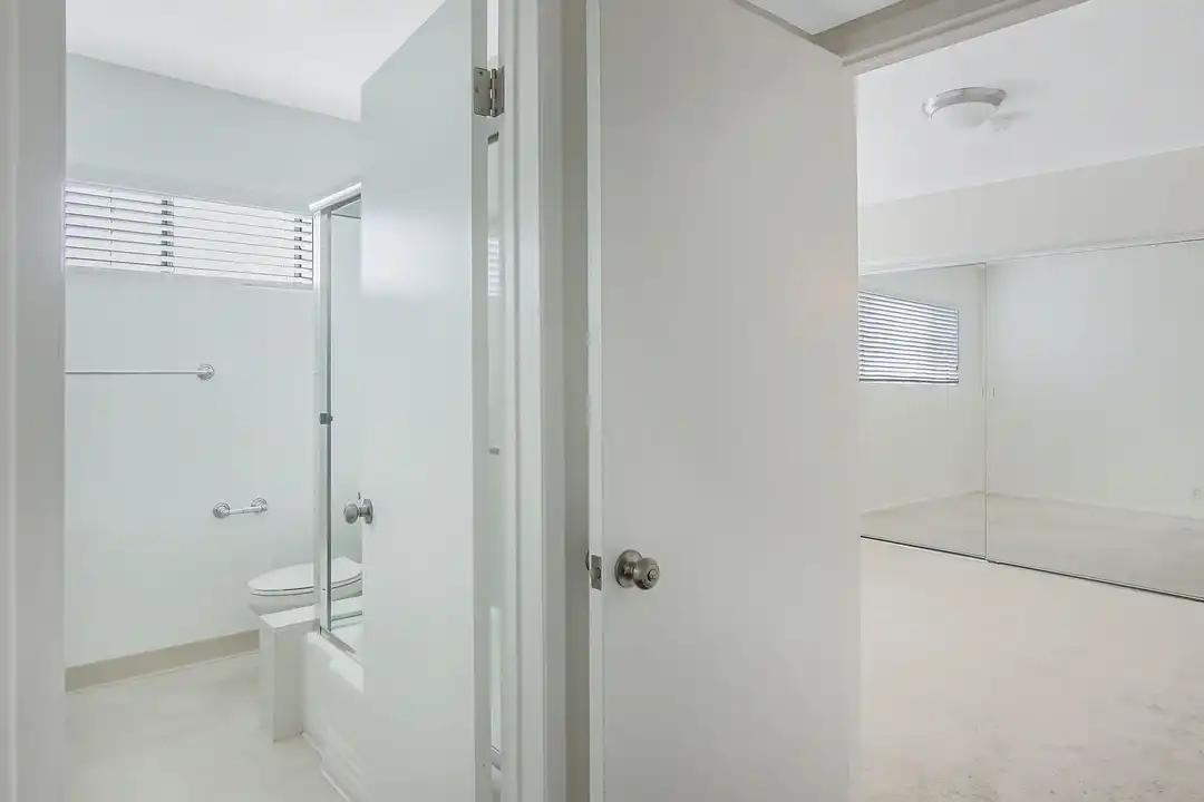 320 N La Peer Drive - View 6