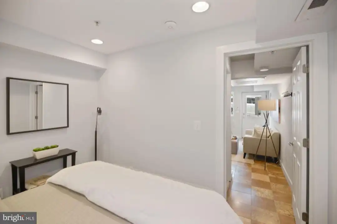 518 Hobart Pl NW unit Unit 1 - View 5