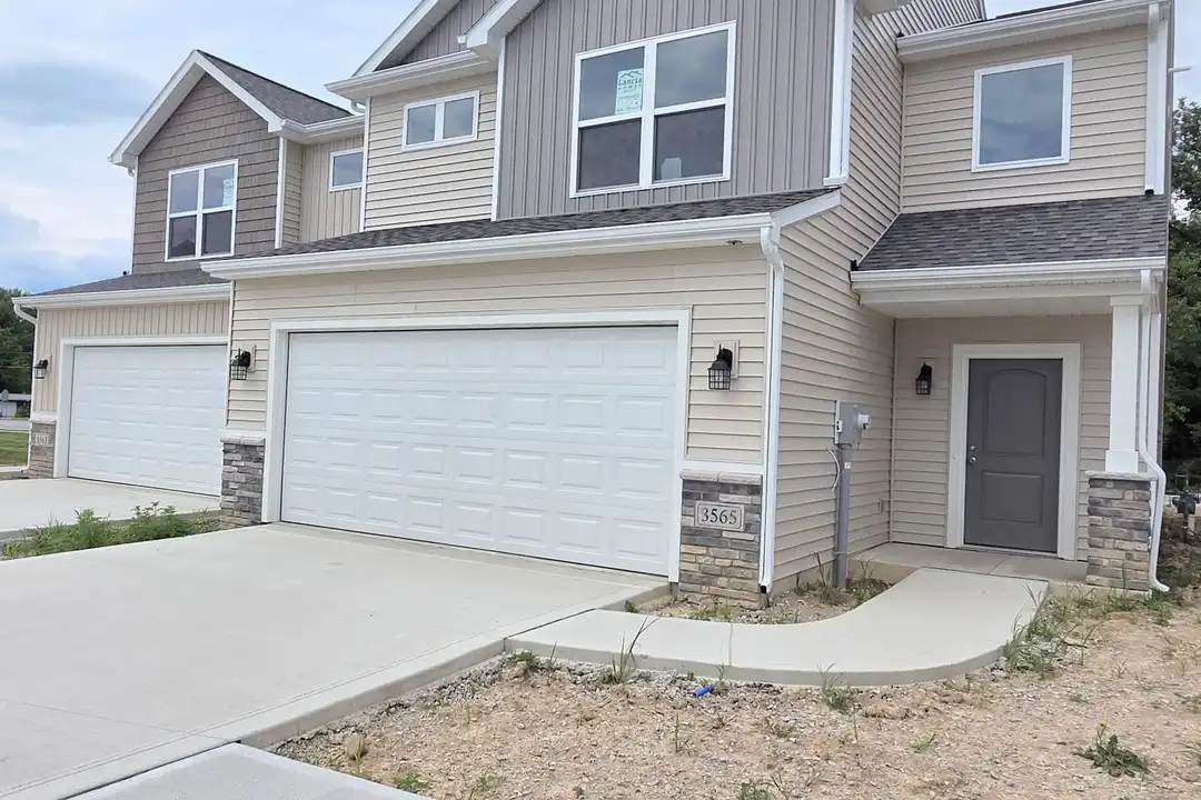 3565 Canal Square Dr – photo 1 of 14
