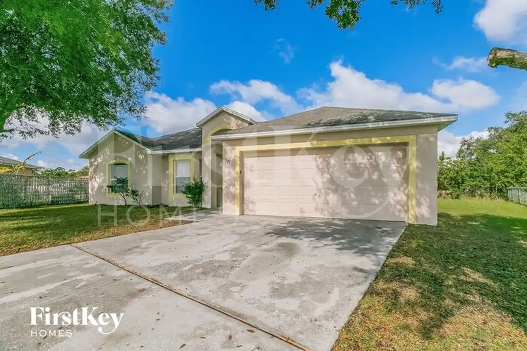711 Hamster Way - View 2