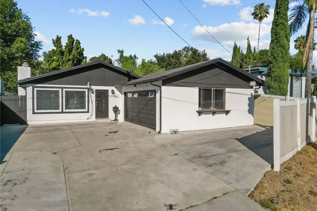 House in Los Angeles, Woodland Hills, Woodland Hills-Warner Center Neighborhood Council District - View 2