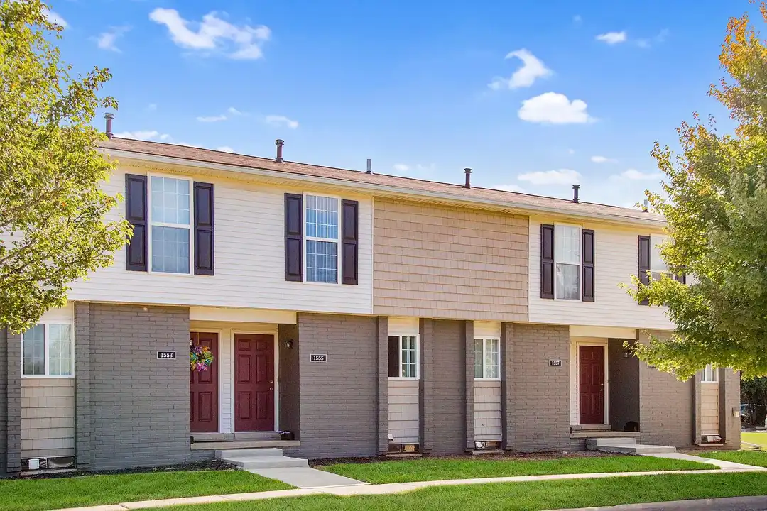 41140 Canton Ct, Canton – photo 1 of 67