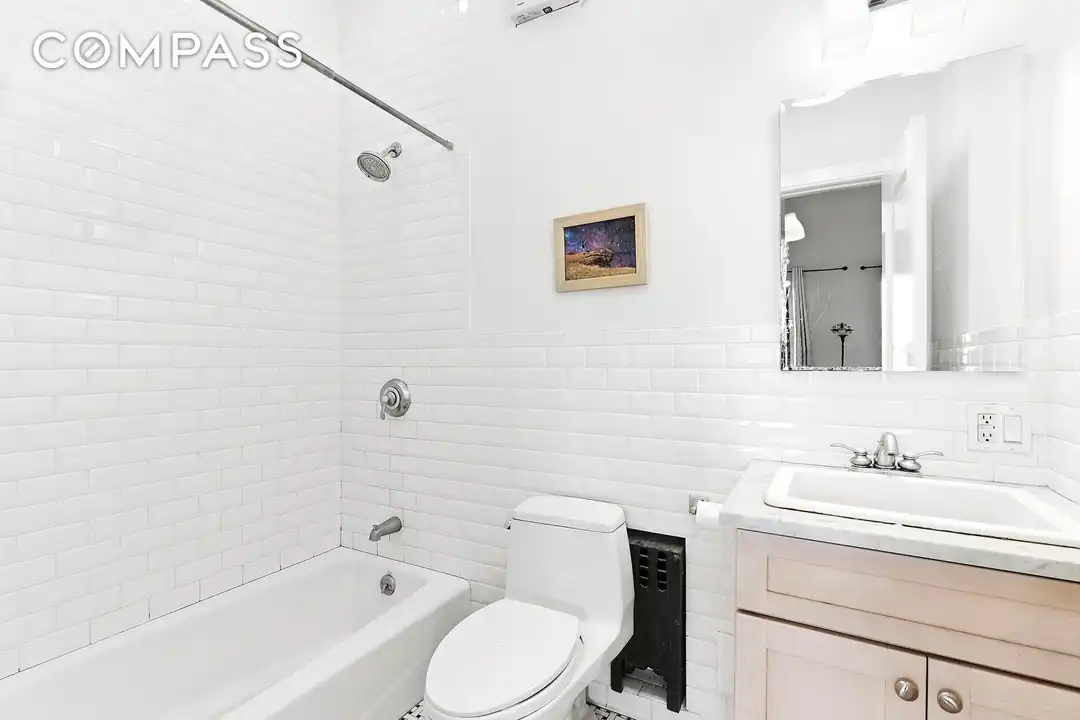 318 W 137th St #2 - More