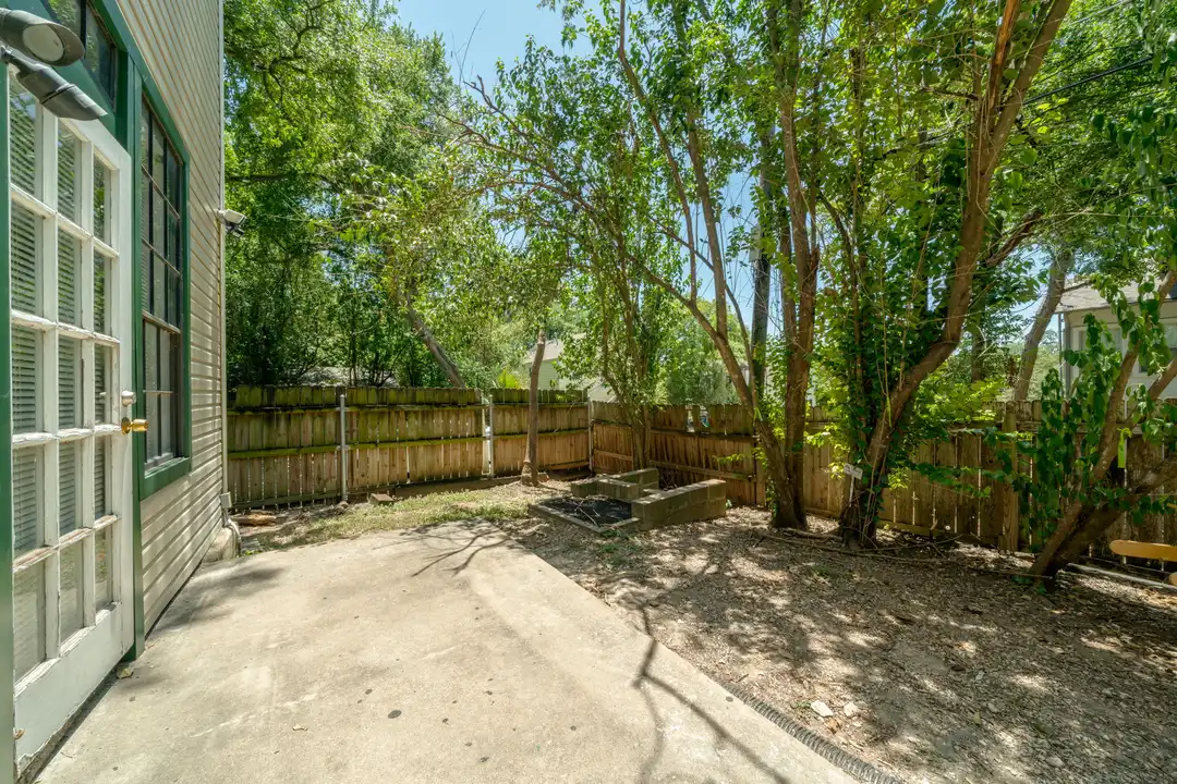 2300 Leon St unit 101 - View 6