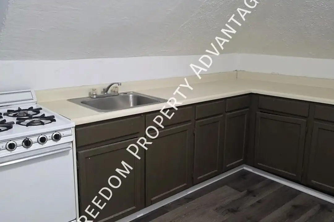 726 E 9th Ave – photo 1 of 8