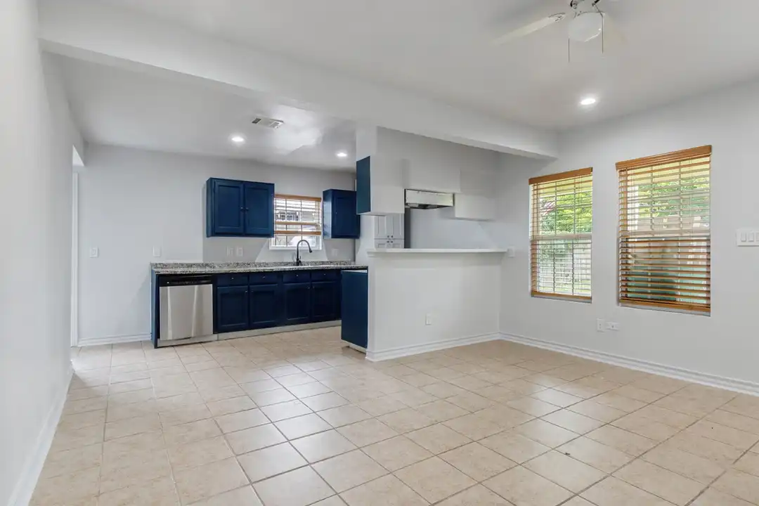 House in Houston - View 5