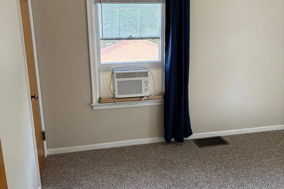 425 Lyon St NE unit 4 - View 5