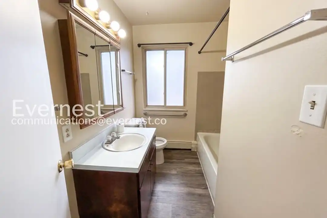 4311 N Chestnut St unit 2 - View 6