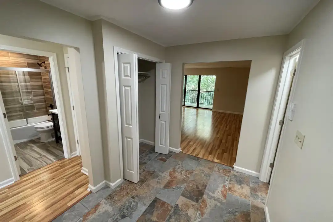 7258 Beacon Hill Dr - View 4