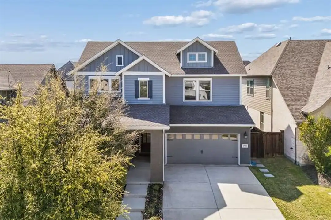 House in Aledo - View 2