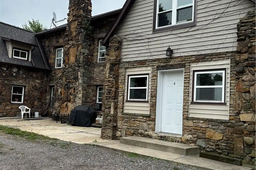 7049 Mulberry Rd #I – photo 1 of 11