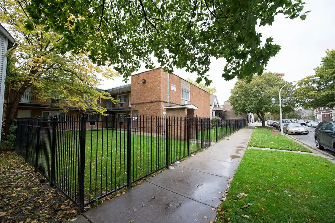 7916 S Drexel – photo 1