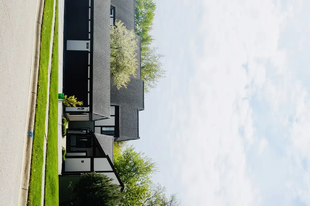 1303 Kingsridge Ct - View 6