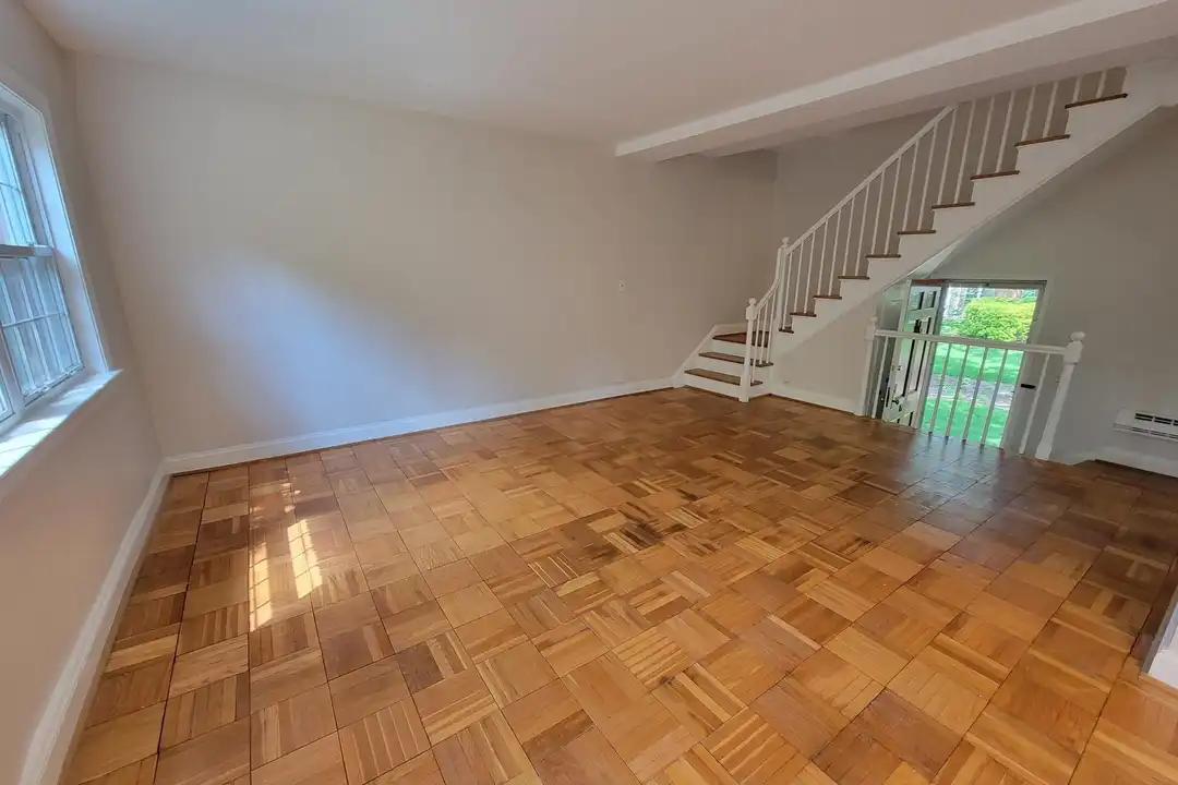 Apartment in Alexandria - View 5