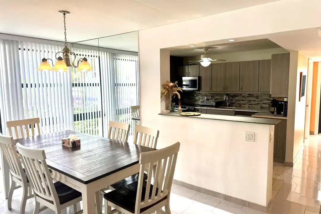 Apartment in Deerfield Beach - More