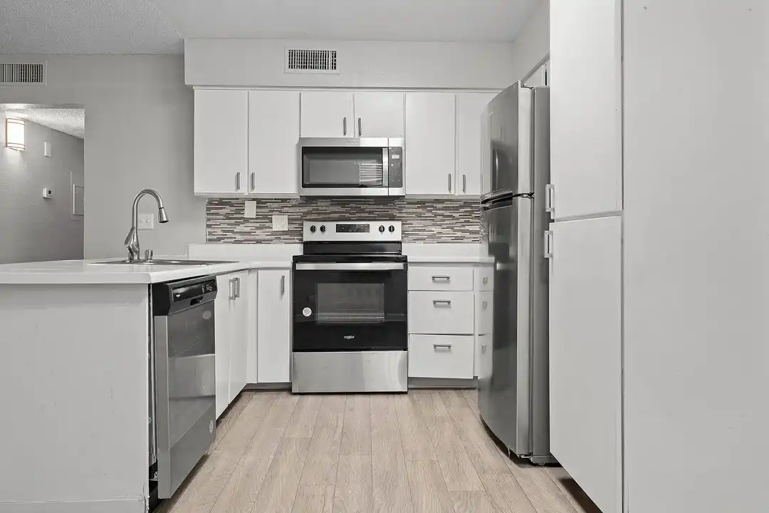 Apartment in Spring Valley, Flamingo Heights - View 2