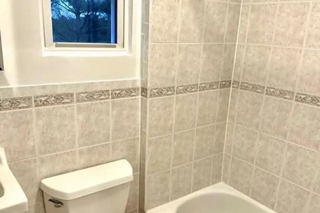 61 Hille Pl unit 2 - View 5