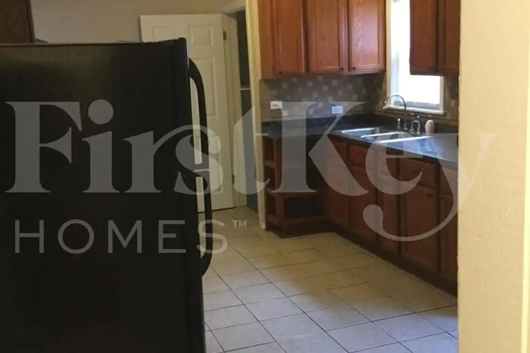 8044 S Maplewood Ave - View 4