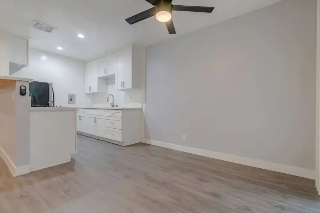 928 4th St unit 03 - More
