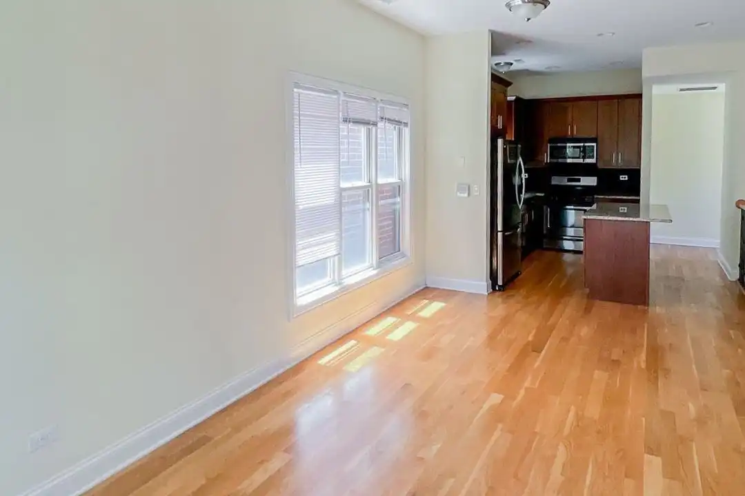 2328 N Greenview Ave – pohled 3