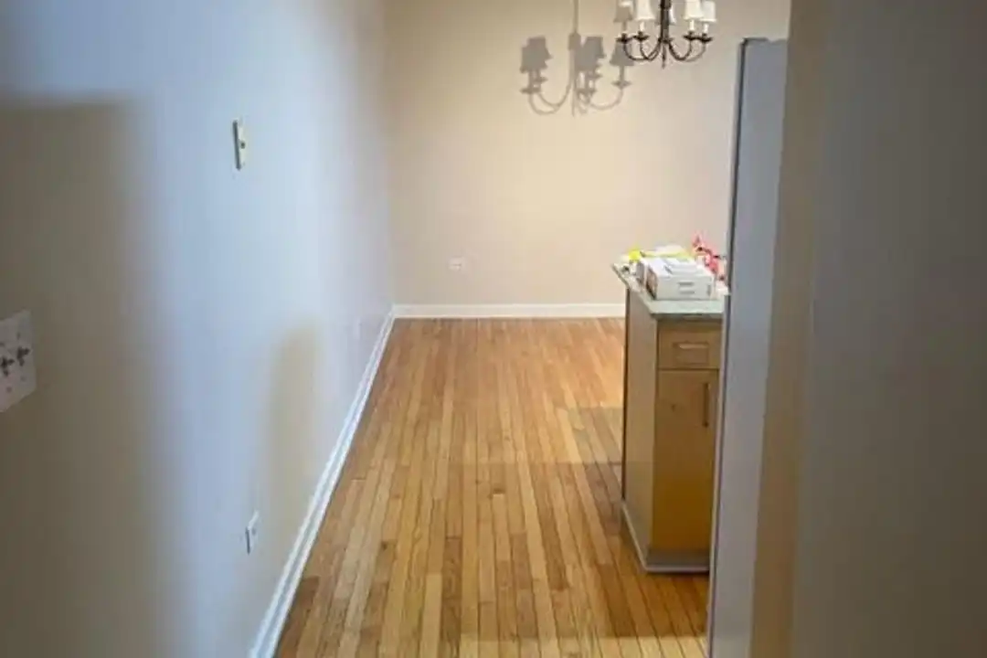 680 N Green St - View 5