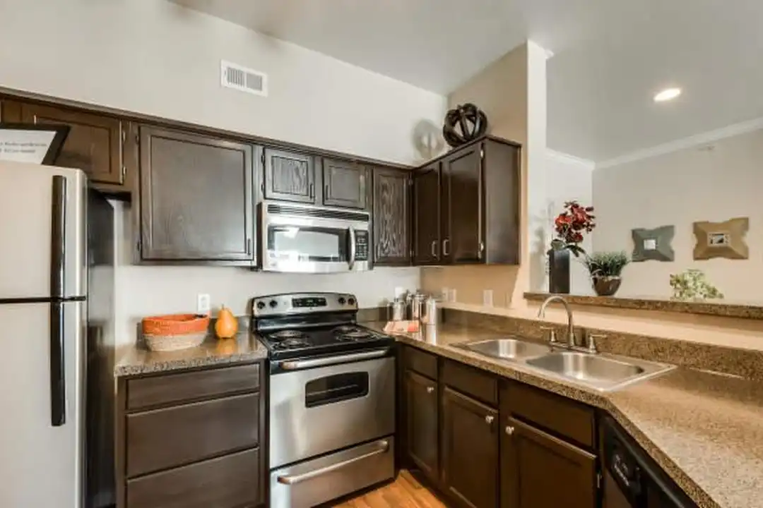2825 N Hwy 360 unit # 2840 - View 4