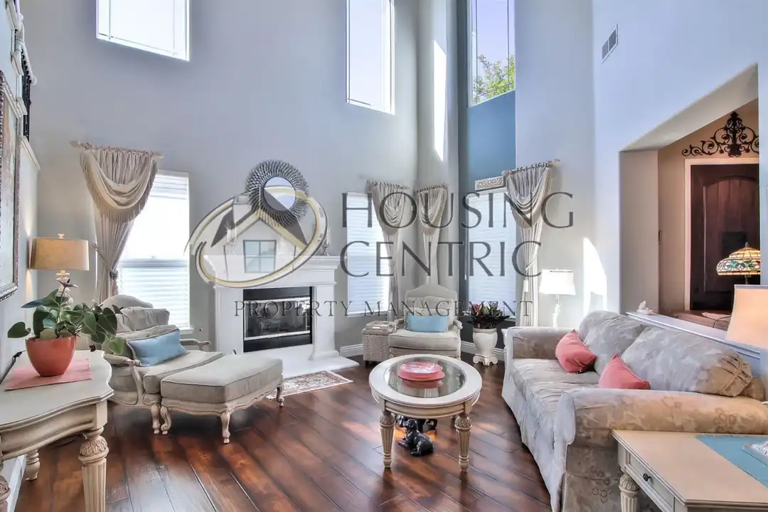 1323 Souza Dr - More