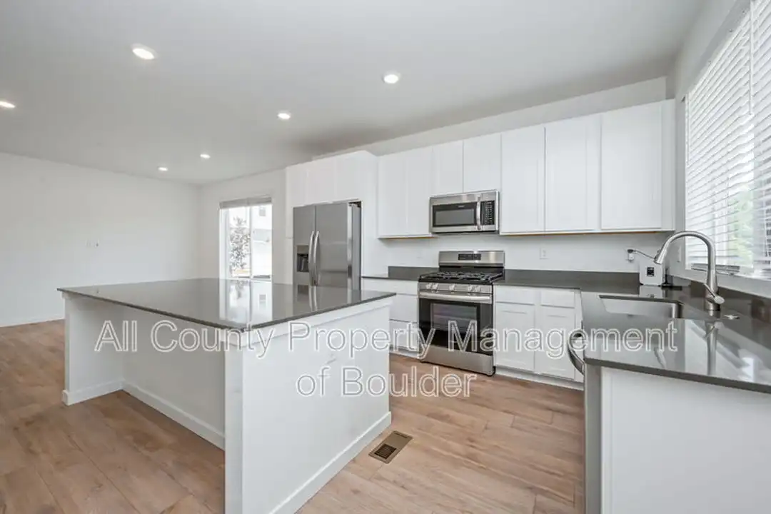1432 Sanitas Ln - View 2