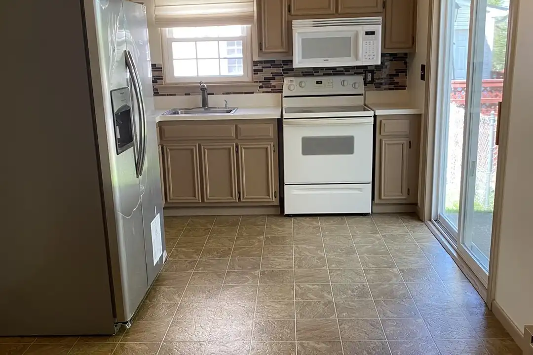 319 Lockridge Ln - View 2