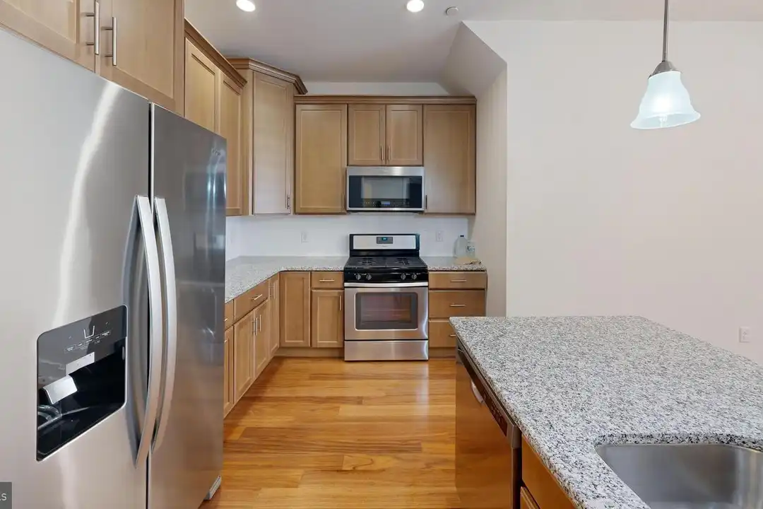 909 Lakeview Ct unit 909 - View 6