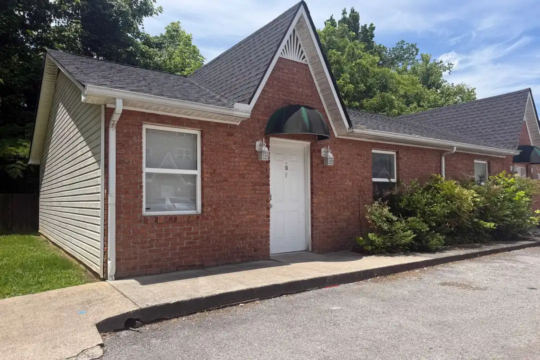 285 E Main St unit 285 E Main St C2 – photo 1 of 21