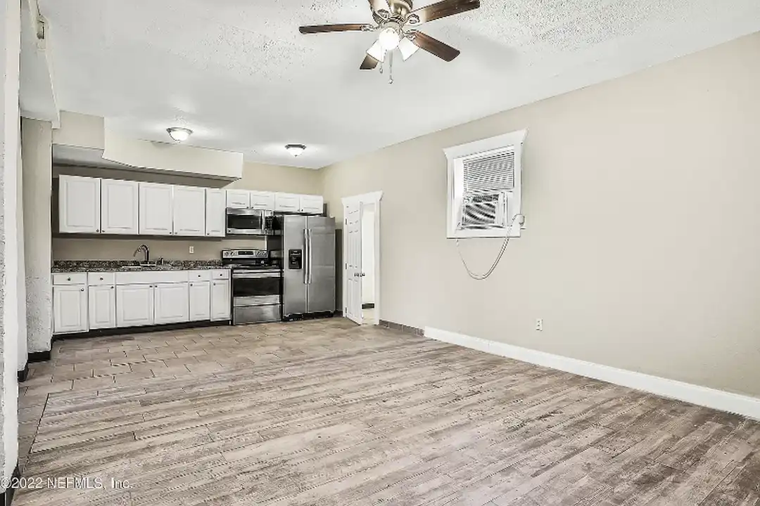 8036 Mattox Ave – pohled 4